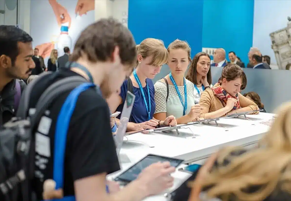 SocialPoint-ChallengeBarTrivia-Educate